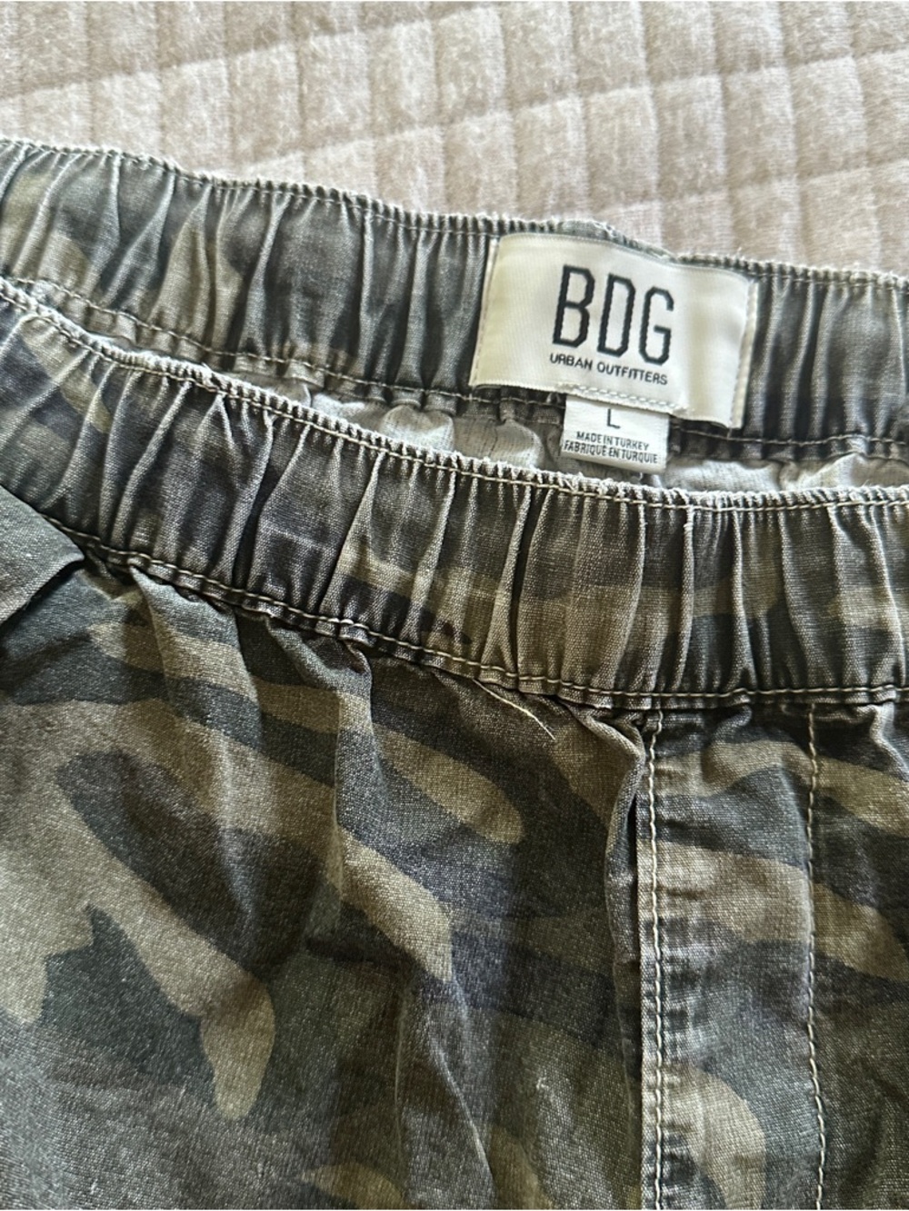 Urban Outfitters BDG Camo Baggy Pants - Picture 4 of 7